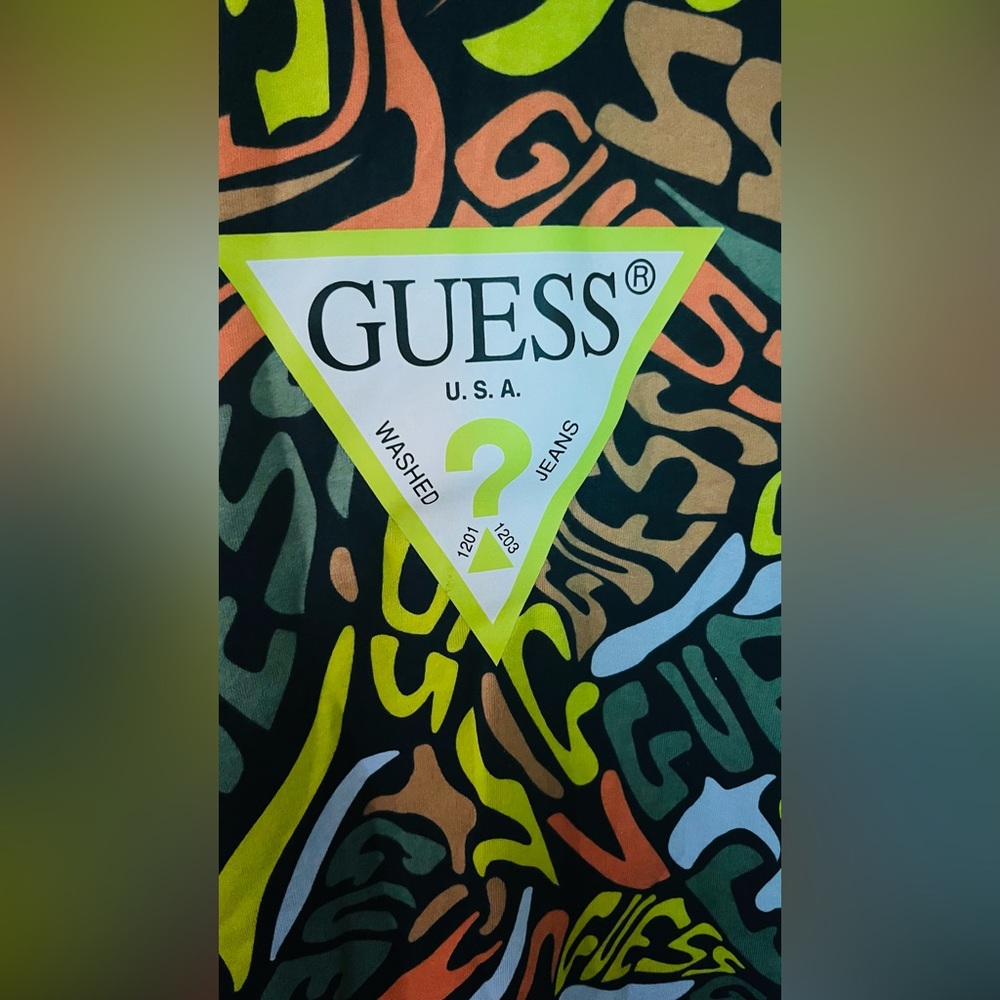 GUESS Vibrant Graphic Long Sleeve Tee - Picture 2 of 6